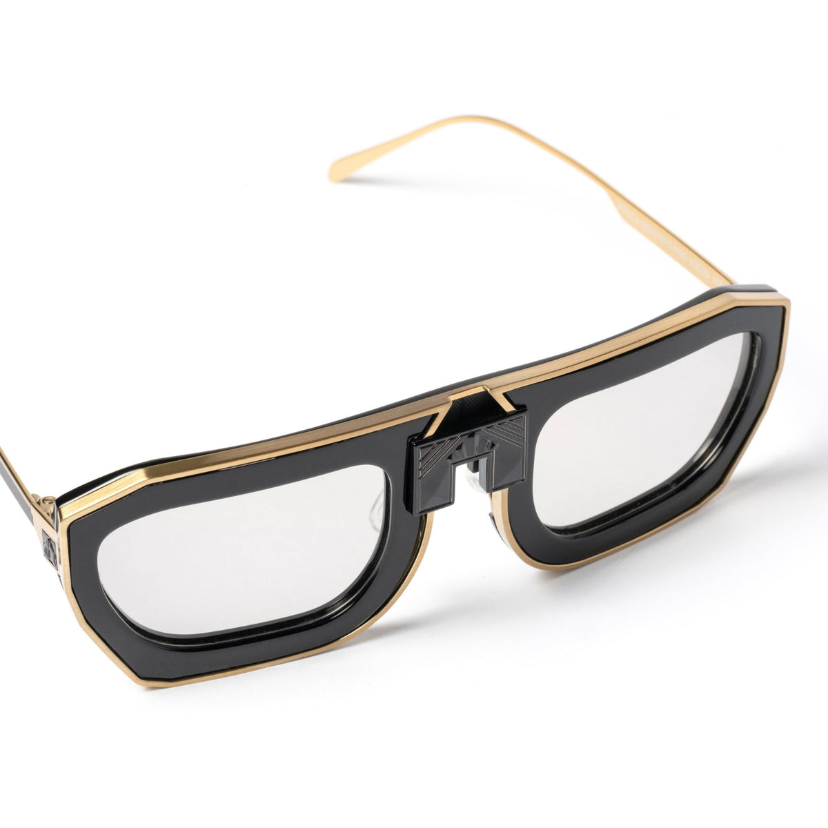 ARIA NOIR Patriarca eyewear in Midnight Noir, close up of the gold bridge detail