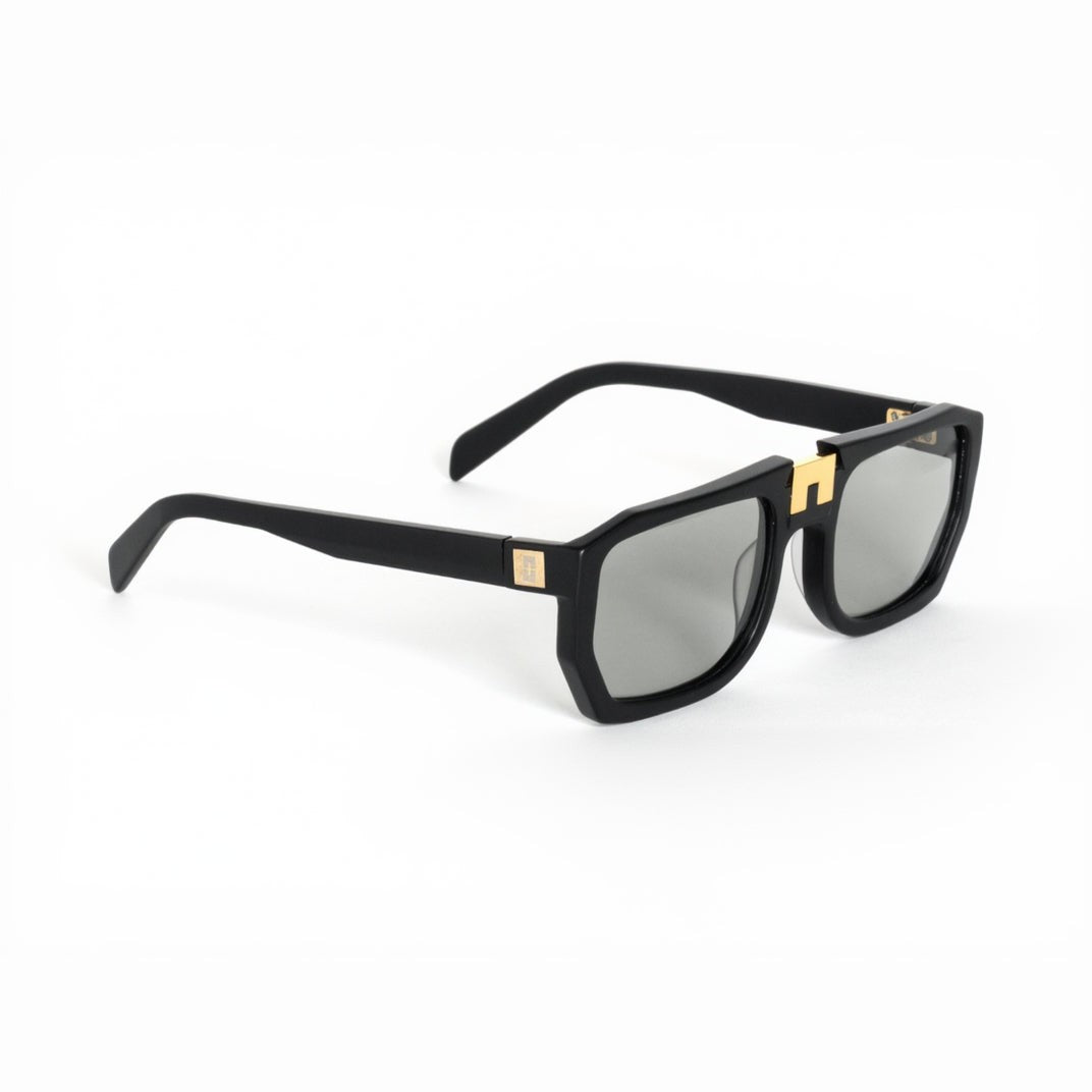 ARIA NOIR ARCA I sunglasses in K Black, three quarter angle view