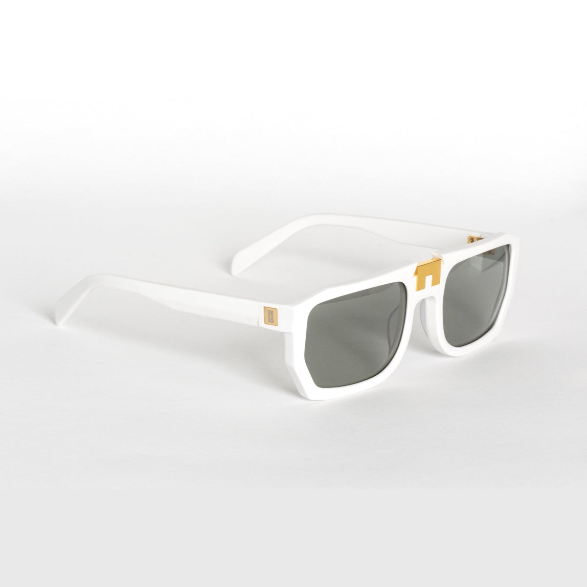 ARIA NOIR ARCA I sunglasses in Z White, three quarter angle view