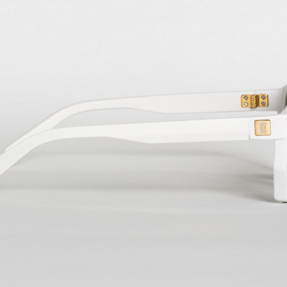 ARIA NOIR ARCA I sunglasses in Z White, side profile view