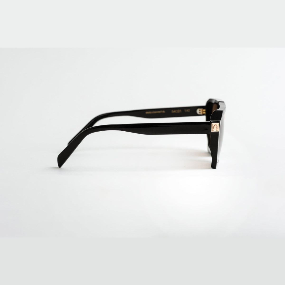 ARIA NOIR Monarca sunglasses in Noir, side profile view
