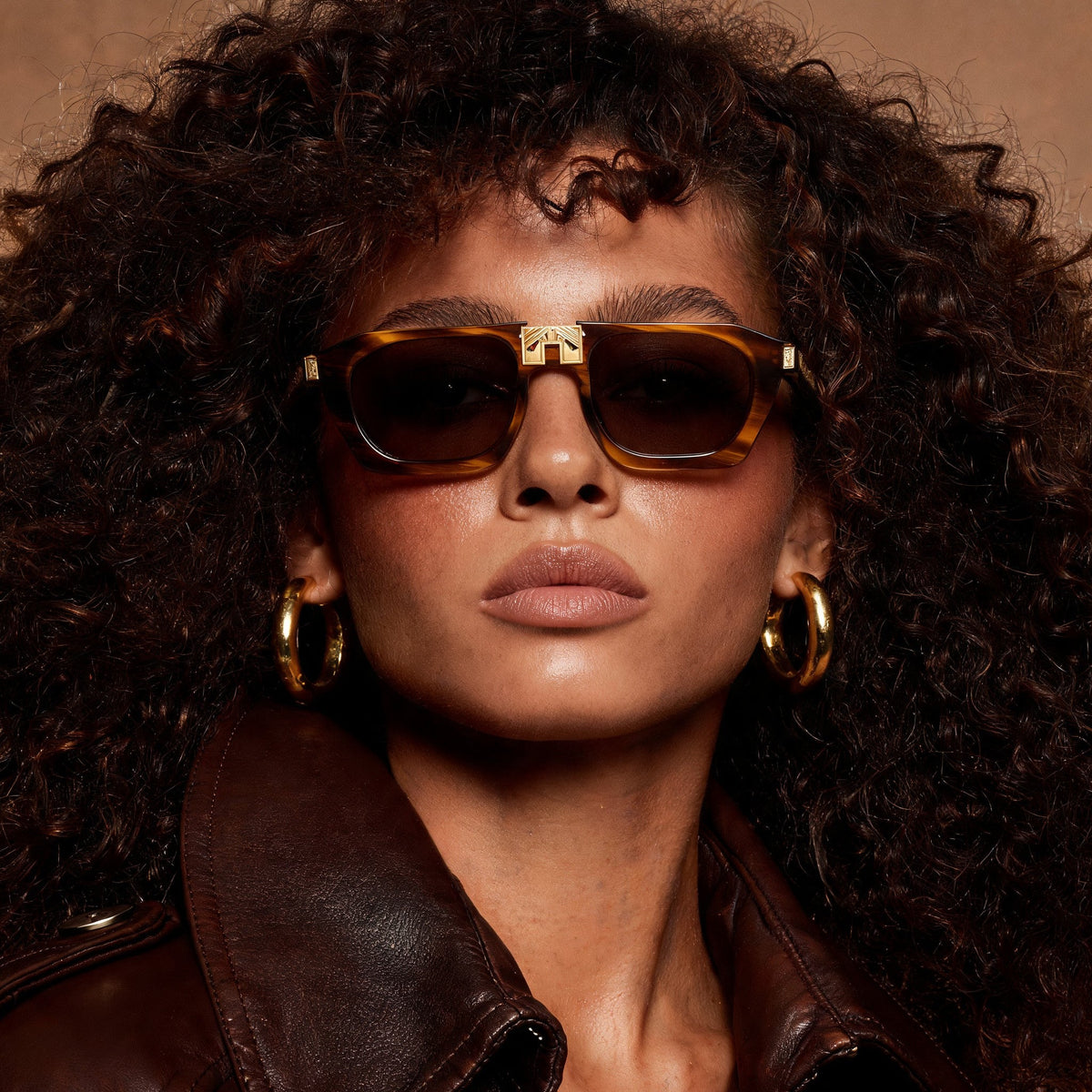ARIA NOIR AHAVA Caramel Stripe sunglasses on model