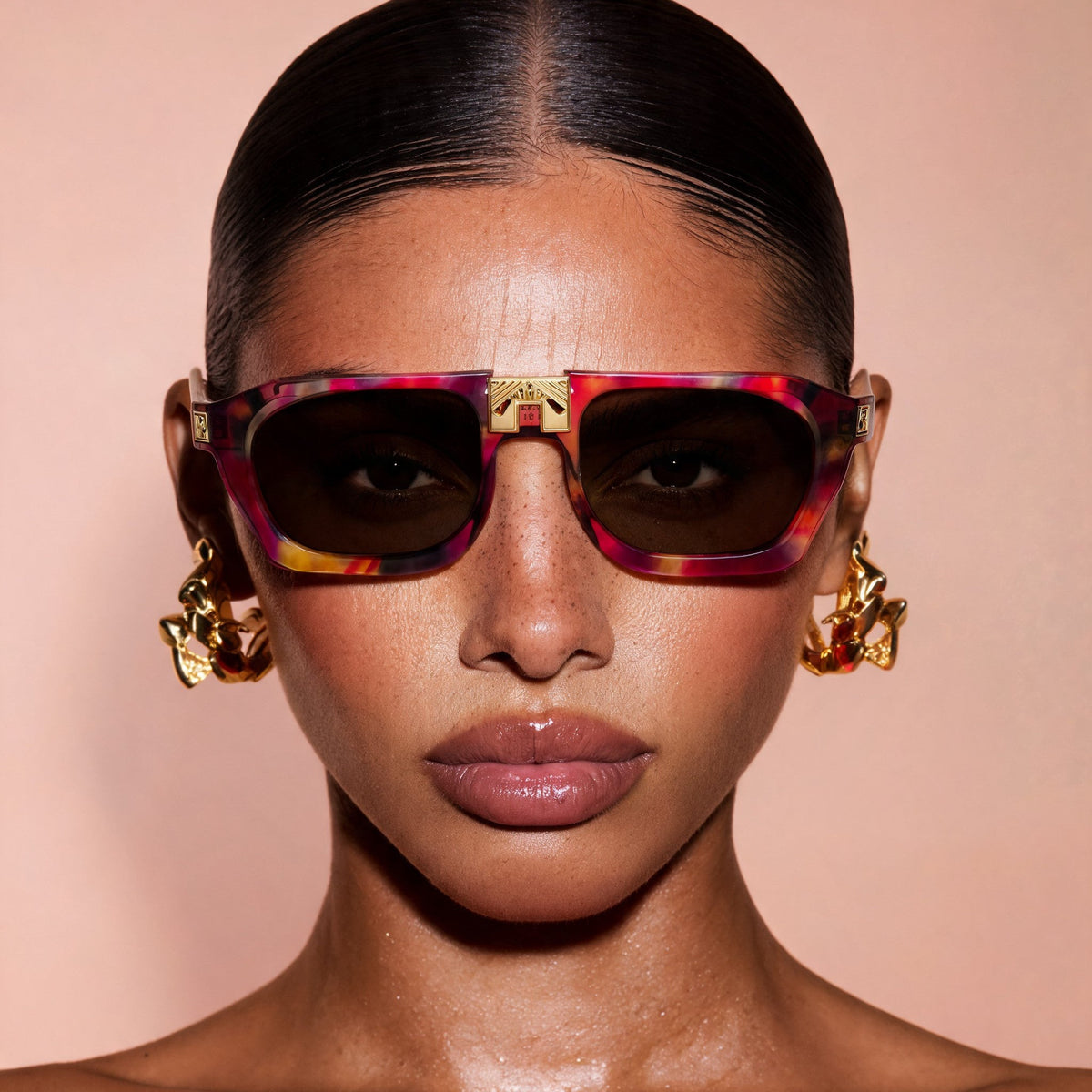ARIA NOIR AHAVA Tutti Frutti sunglasses on model