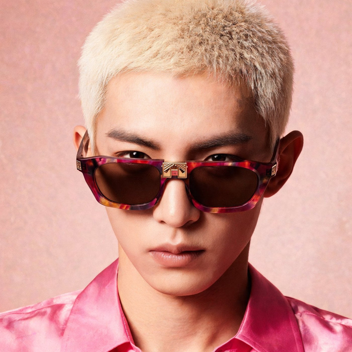 ARIA NOIR AHAVA Tutti Frutti sunglasses on model