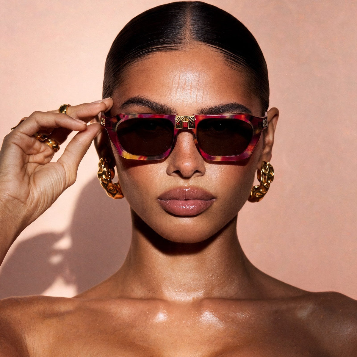 ARIA NOIR AHAVA Tutti Frutti sunglasses on model