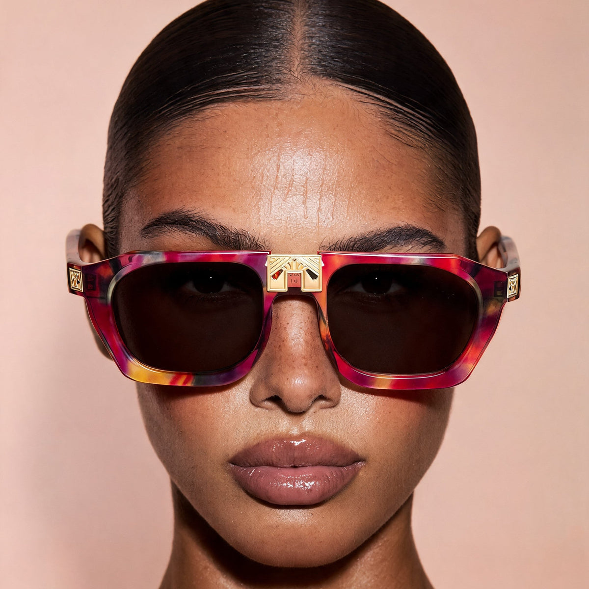 ARIA NOIR AHAVA Tutti Frutti sunglasses on model