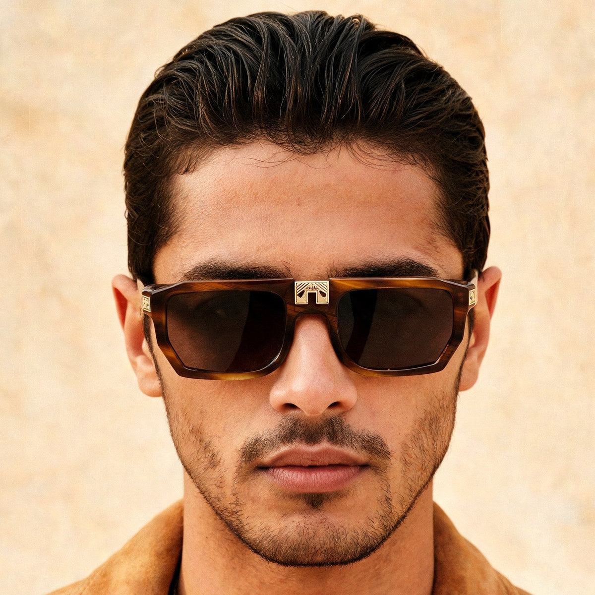 ARIA NOIR ARCA II Caramel Stripe sunglasses on model
