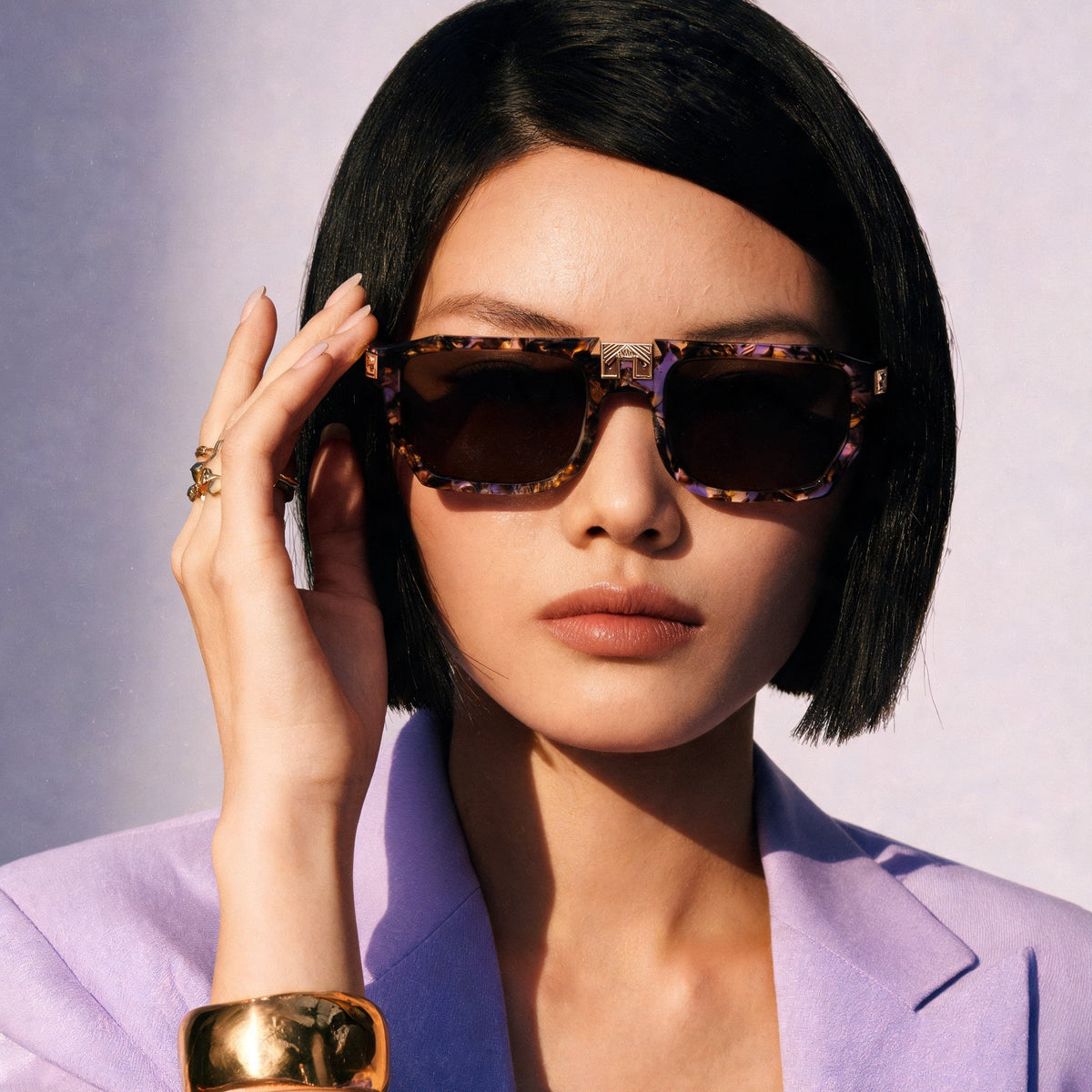 ARIA NOIR ARCA II Pixie Dust sunglasses on model