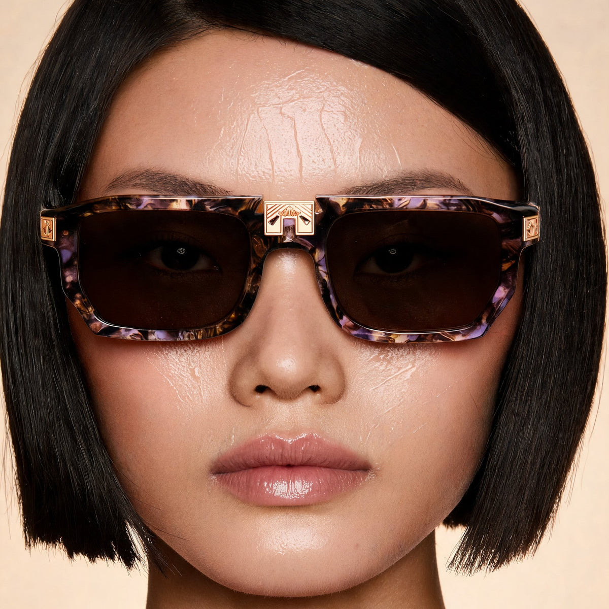 ARIA NOIR ARCA II Pixie Dust sunglasses on model