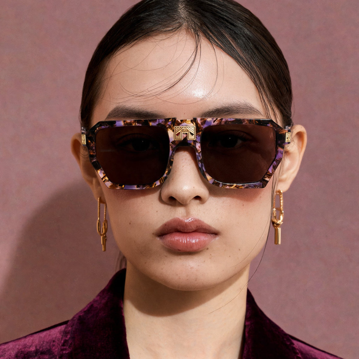 ARIA NOIR MONARCA Pixie Dust sunglasses on model
