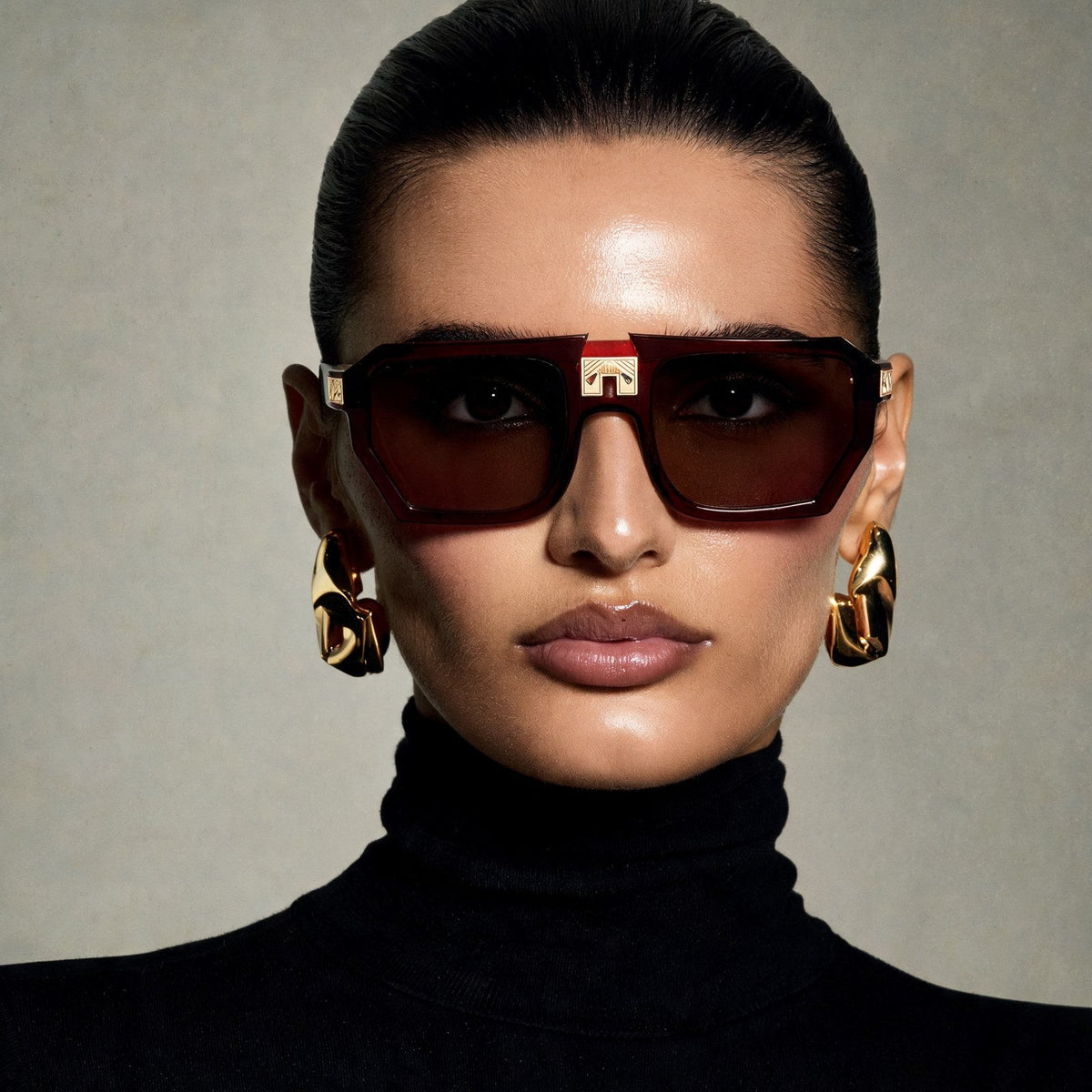 ARIA NOIR MONARCA Velvet Rose sunglasses on model