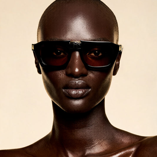 Model wearing ARIA NOIR Ahava sunglasses in Noir